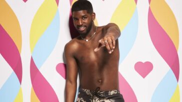 How old is André Furtado